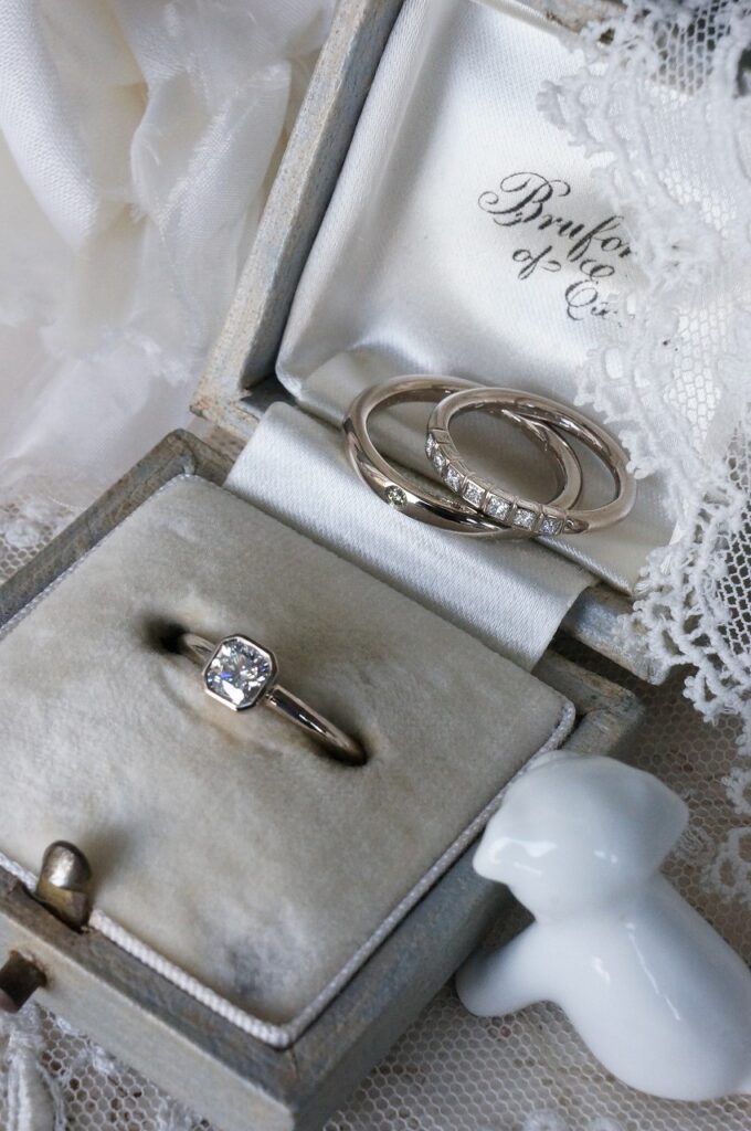 素敵なお二人のもとへ 婚約指輪&結婚指輪
