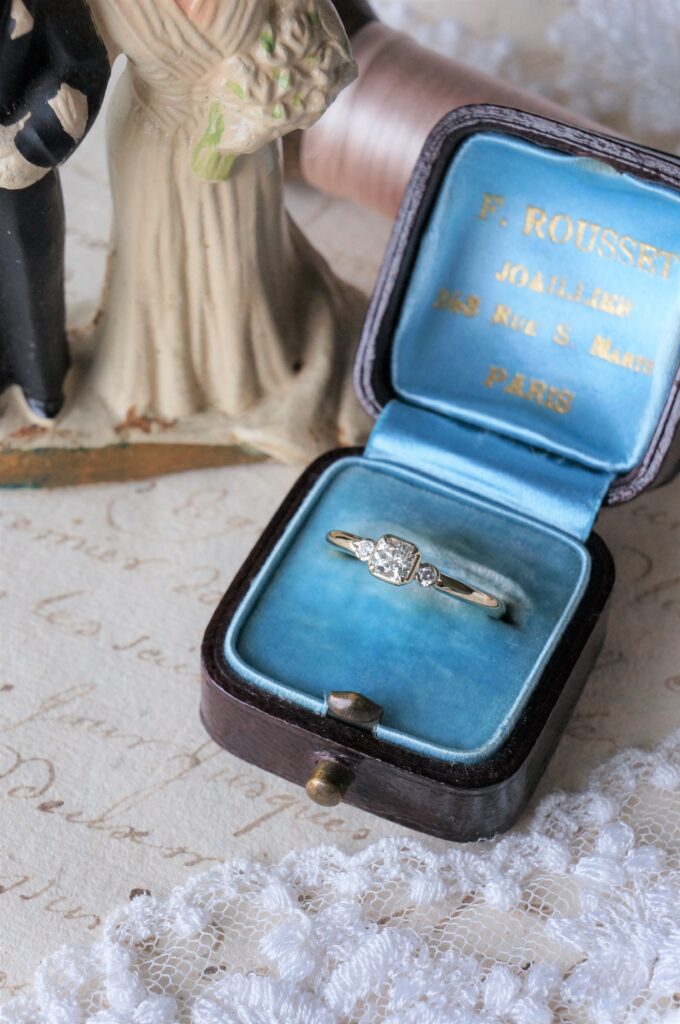 ダイアモンドリング　（婚約指輪・結婚指輪・ファンシーカットダイアモンド）