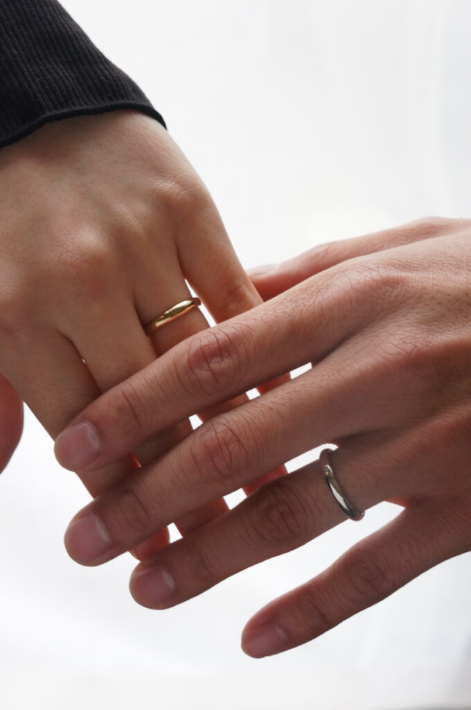 二人に似合う色合いの結婚指輪